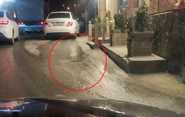 Hökməlidə su xətti partladı, yol su altında qaldı - VİDEO