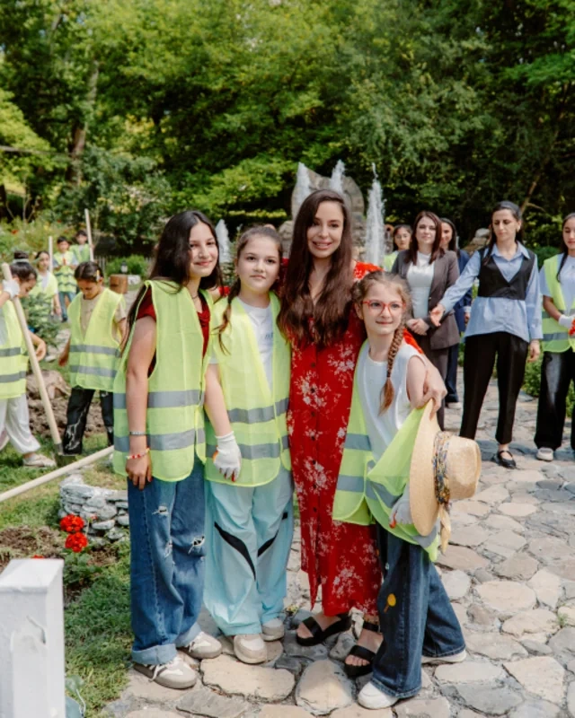 Leyla Əliyeva Qəbələdə fərdi sərginin açılışında və ağacəkmə aksiyasında iştirak edib - FOTO
