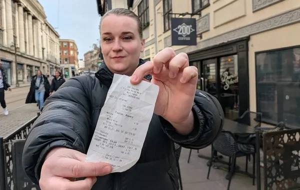 Britaniyada qadın texniki səhv ucbatından İlon Maskdan 100 qat "varlı" oldu