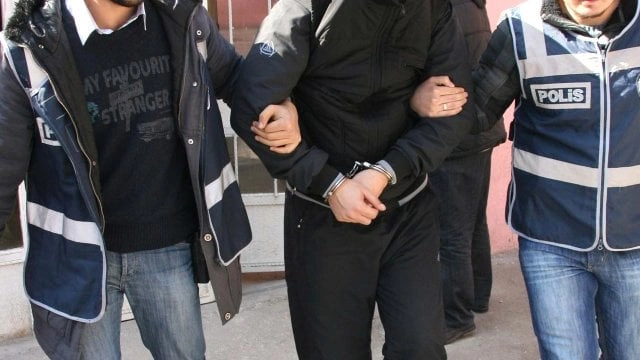 İzmirdə iki bələdiyyə sədri saxlanıldı