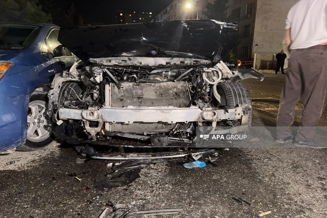Bakıda üç avtomobil bir-birinə çırpıldı - FOTO