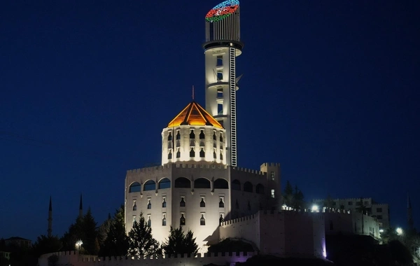 Ankarada Cümhuriyyət Qülləsi Azərbaycan bayrağının rənglərində işıqlandırılıb