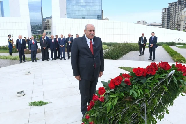 İordaniya Nümayəndələr Palatasının sədri Fəxri xiyabanı və Zəfər parkını ziyarət edib - FOTO