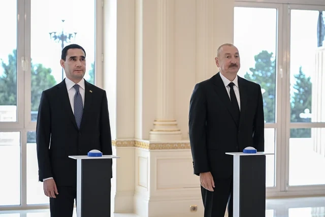 Azərbaycan Türkmənistana tanker hədiyyə edib - FOTO