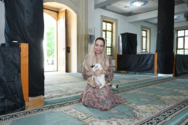 Leyla Əliyeva Yevlaxda Cümə məscidini ziyarət edib - FOTO