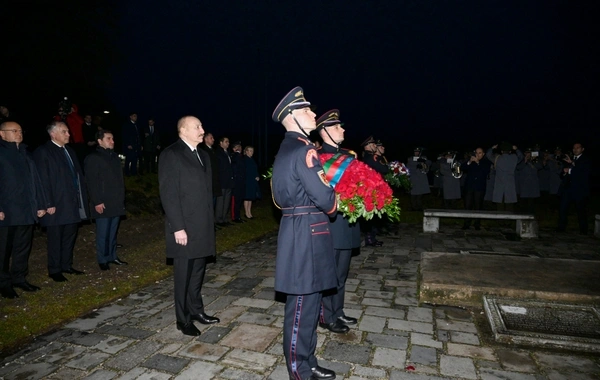 Azərbaycan və Slovakiya prezidentləri Bratislavada "Azadlıq Qapısı" abidəsini ziyarət ediblər