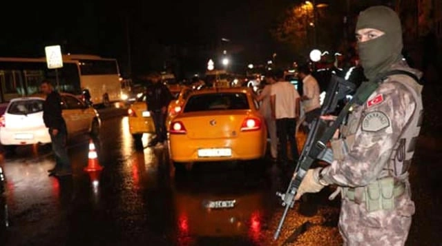 Türkiyədə azərbaycanlıları qanunsuz daşıyan dəstə...
