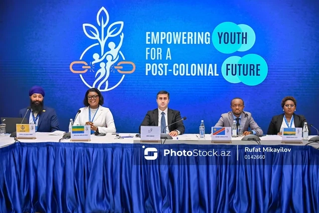 "Postkolonial dövrdə gənclərin rolunun gücləndirilməsi" adlı beynəlxalq forumda fləşmob keçirilib - FOTO