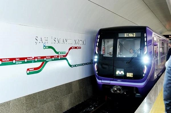 Metroda daha bir yeni nəsil qatar istismara verildi - Video