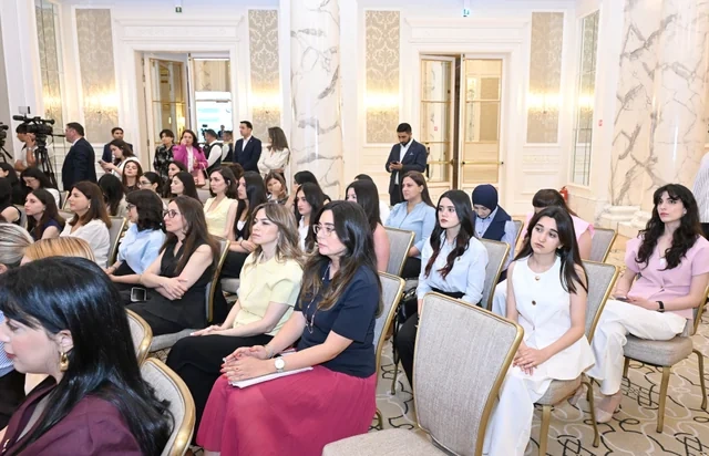 "Qızların təhsilinə dəstək" layihəsinin II Məzun Günü keçirilib - FOTO