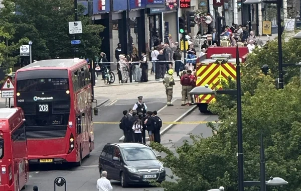 Londonda bıçaqlı hücum: Xəsarət alanlar var - VİDEO