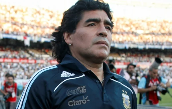 Maradonanın ölüm səbəbləri araşdırılır: Yeddi tibb işçisi məhkəmə qarşısında