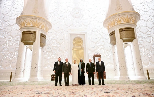 Leyla Əliyeva Əbu-Dabidə Şeyx Zayed məscidini ziyarət edib