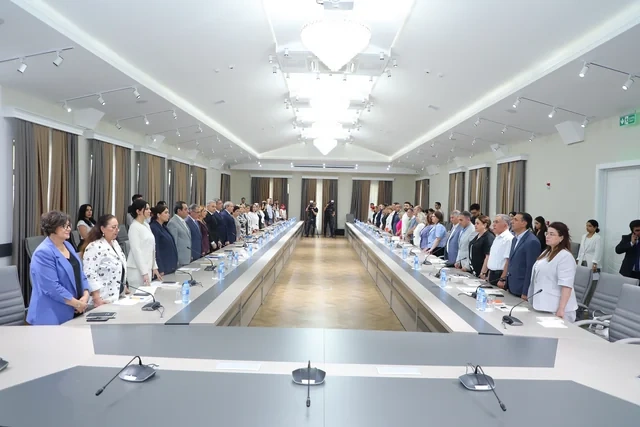 "Azərsun Holdinq"in dəstəyi ilə "Mediada Azərbaycan dili" kitabı nəşr olunub
