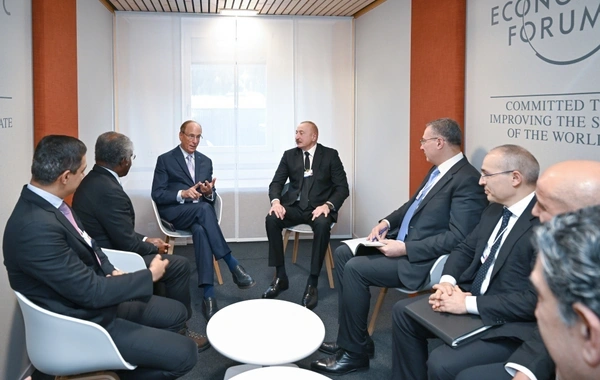 İlham Əliyev Davosda Larri Fink və "Global Infrastructure Partners" şirkətinin təsisçisi, sədri və baş icraçı direktoru ilə görüşüb
