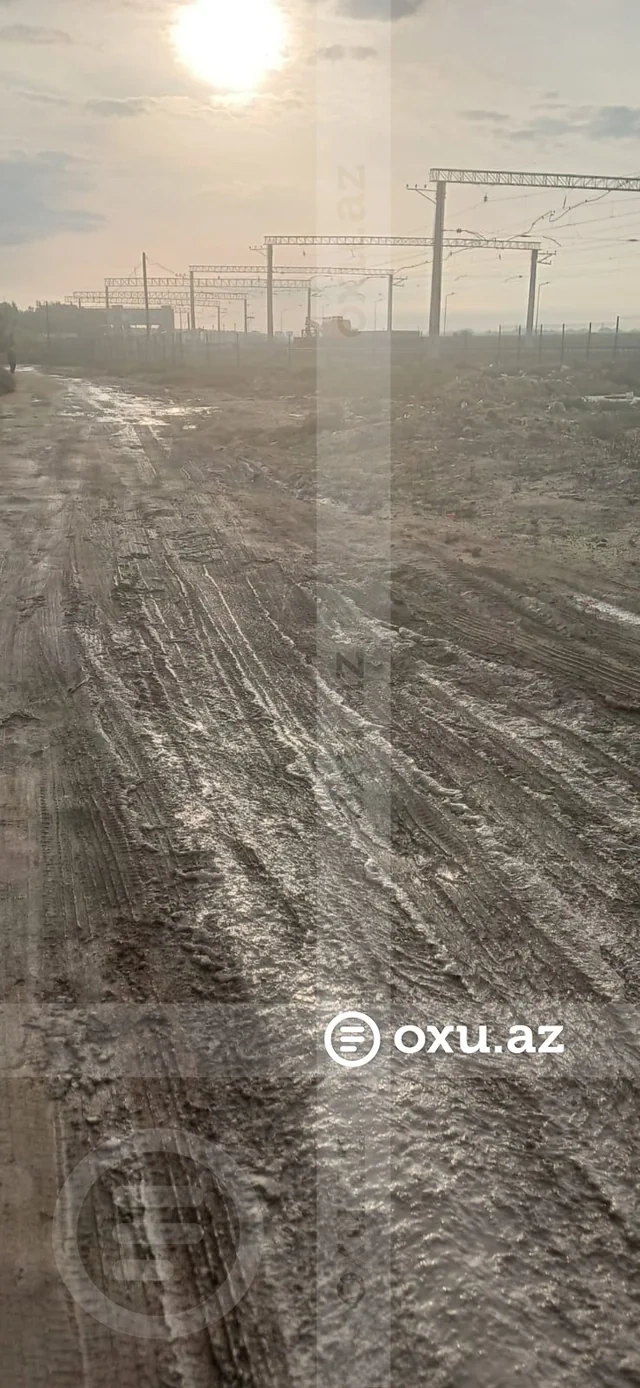 Pirşağıda yağışdan sonra keçilməz yollar: Sakinlər illərdir əziyyət çəkirlər - Foto