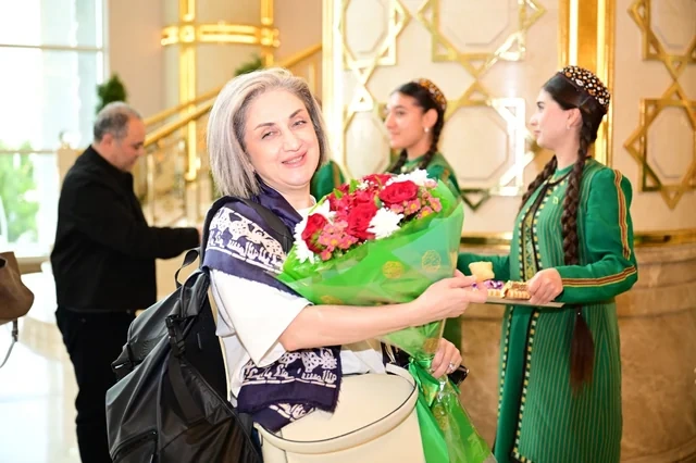 Aşqabad Azərbaycan mədəniyyətini qarşılayır - FOTO