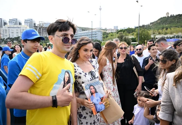 Leyla Əliyeva və Arzu Əliyeva klassik avtomobillərin yürüşü və sərgisini izləyiblər - FOTO