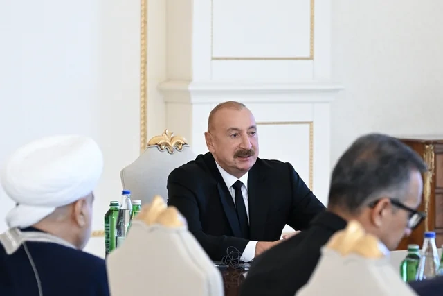 İlham Əliyev Bakıda keçirilən beynəlxalq konfransların iştirakçılarını qəbul edib - FOTO