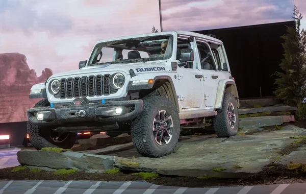 "Jeep" avtomobillərində kütləvi nasazlıq: 1.3 milyon maşın geri çağırılır