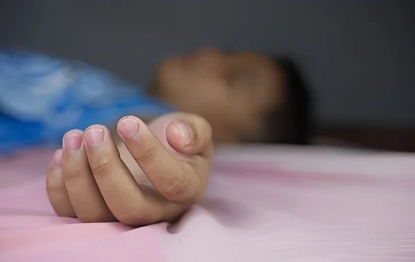 Bakıda bədbəxt hadisə: Uşaq dəmir barmaqlıqlara ilişərək öldü