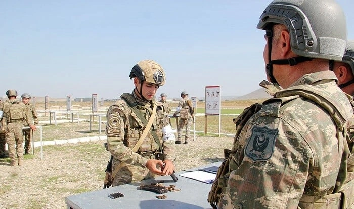 Hərbi vəzifəlilərin təlimindən yeni görüntülər - Foto