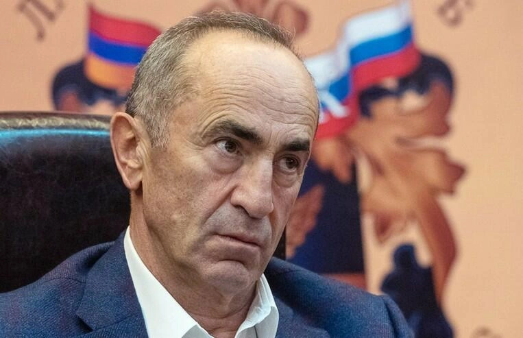 Köçəryan Paşinyanı məhkəməyə verdi, özü cərimələndi