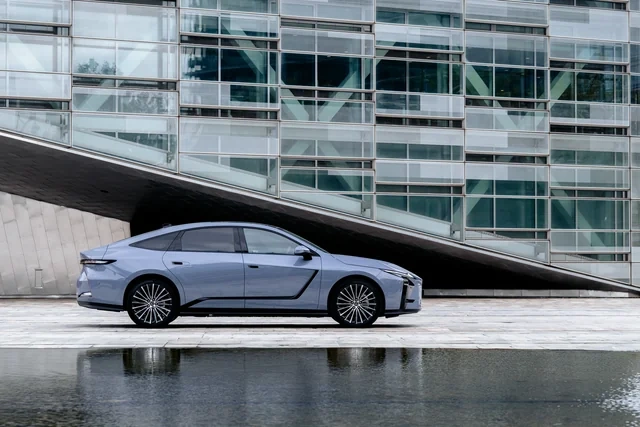 "Lexus ES" - zəriflik və innovasiyanın yeni nəsli