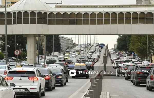 Bakıda qəza ocağına dönən yollar - "Oradan qanunu pozmadan keçmək çox çətindir" - VİDEO