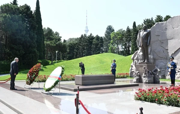 İordaniya Nümayəndələr Palatasının sədri Fəxri xiyabanı və Zəfər parkını ziyarət edib - FOTO