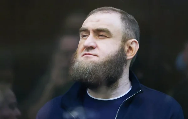"Qara delfin" həbsxanasında qalmaqal: Ömürlük həbsdə olan senator beş milyon dollara kef çəkmək istədi