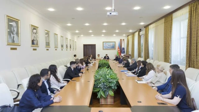 ATU-da tibb ixtisasları üzrə yeni tədris proqramlarının ilkin müzakirəsi keçirilib - FOTO