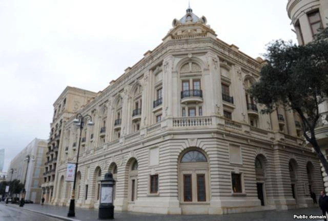 Teatrlarda idarəetmə islahatları: Nazirlik aydınlıq gətirdi