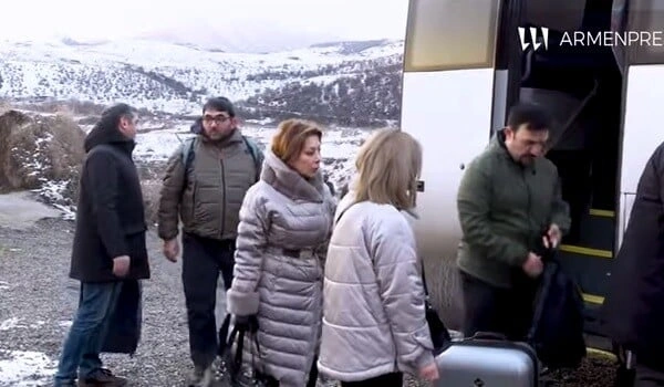 Nümayəndə heyətimiz quru yolla İrəvana getdi - İlk dəfə