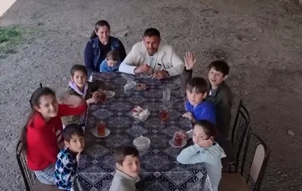 "Çətin olsa da, narazı deyilik" - Səkkiz uşaqlı ailənin həyatı - VİDEO