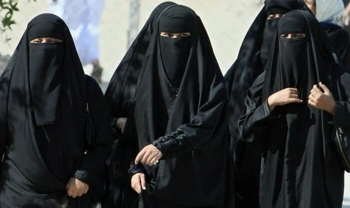 Bakıda çadralı qadınlar bıçaqla mağazaya basqın etdilər
