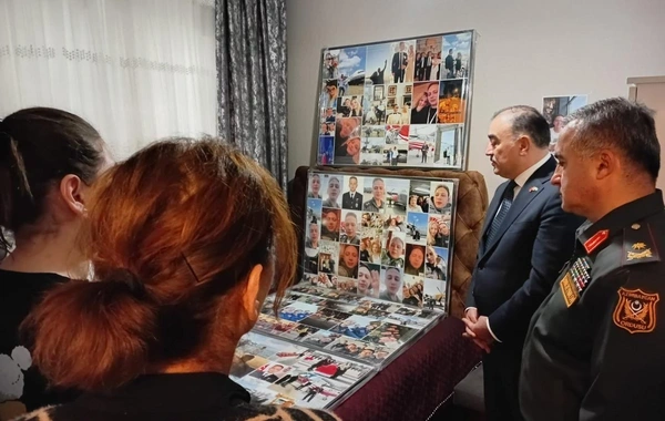 Azərbaycan nümayəndə heyəti təyyarə qəzasında həlak olmuş türkiyəli hərbçi Cüneyt Kandemirin ailəsini ziyarət edib