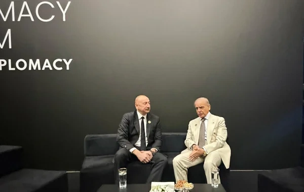 Azərbaycan Prezidenti Antalya Diplomatiya Forumu çərçivəsində Pakistanın baş naziri ilə görüşüb - FOTO