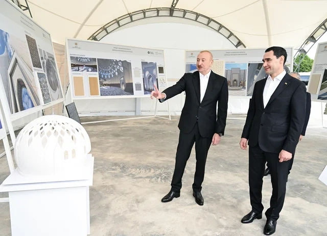 Azərbaycan və Türkmənistan prezidentləri Şuşa məscidində tikinti işlərinin gedişi ilə tanış olublar - FOTO