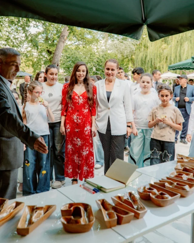Leyla Əliyeva Qəbələdə fərdi sərginin açılışında və ağacəkmə aksiyasında iştirak edib - FOTO