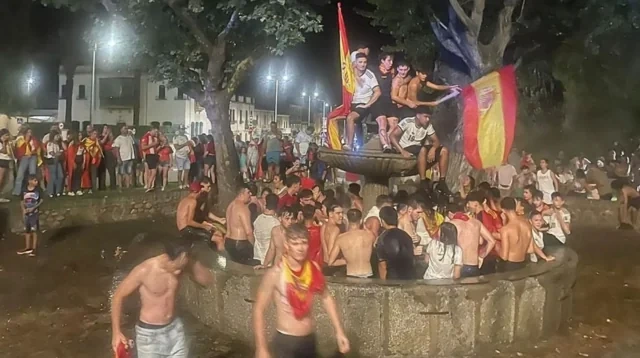 İspaniya millisinin qələbə şənliyində faciə: Ölən və yaralananlar var - FOTO