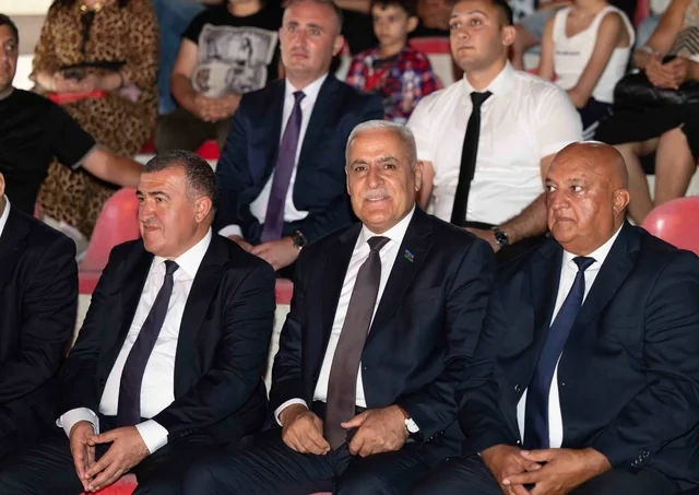 Xətai rayonunda Xalq artisti Mübariz Tağıyevlə görüş keçirilib