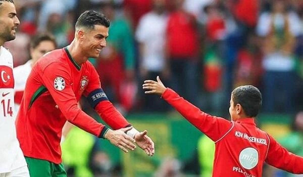 Ronaldo DÇ öncəsi azarkeşlərə səsləndi