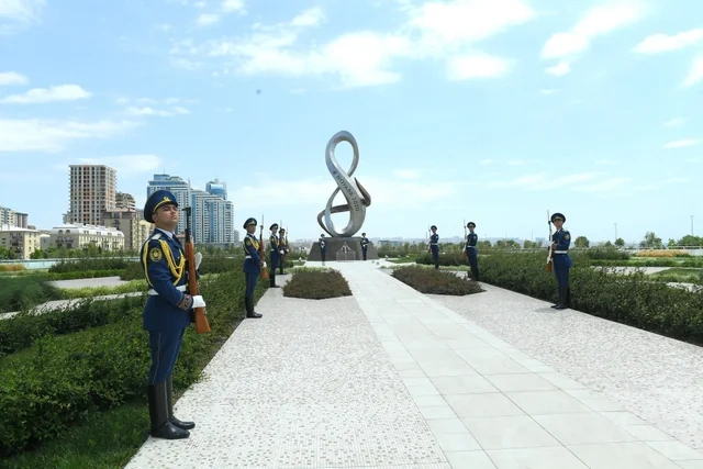 Türkmənistan prezidenti Zəfər parkını ziyarət edib - FOTO