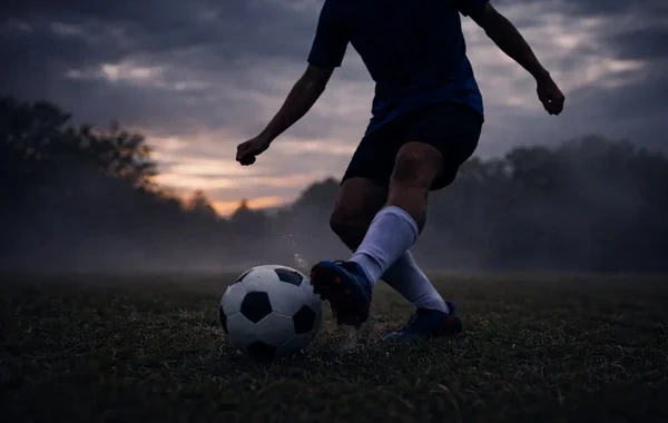 Sumqayıtda futbol meydançasında halı pisləşən gənc öldü