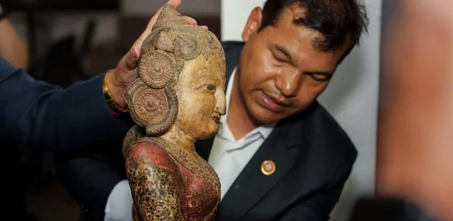 ABŞ Nepaldan oğurlanmış qədim artefaktları geri qaytardı - FOTO
