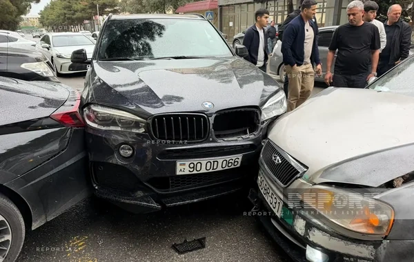 Sumqayıtda zəncirvari qəza: Beş avtomobil toqquşdu - Foto