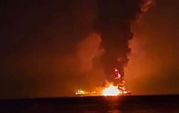 İraq sahillərində üç tanker hücuma məruz qalıb, ölən və yaralananlar var - VİDEO
