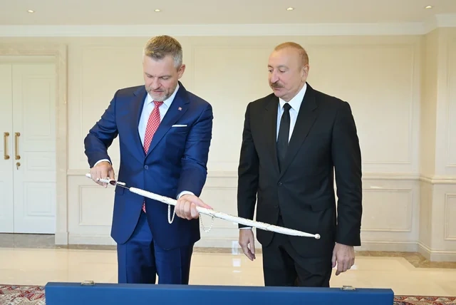 Peter Pelleqrini İlham Əliyevə xizək hədiyyə etdi - FOTO - VİDEO