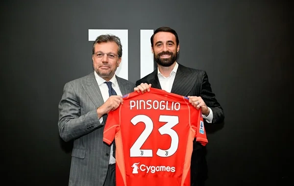 "Yuventus" 35 yaşlı qolkiperlə yeni anlaşma imzaladı